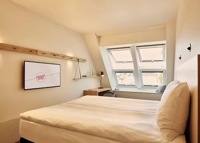 Schwabinger Wahrheit By Geisel München