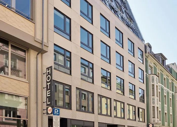 Schwabinger Wahrheit By Geisel München